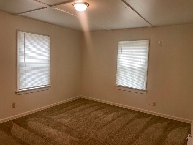 Building Photo - 2 BDRM 1 BA, 816 SQ FT HOME, DUKE POWER, C...