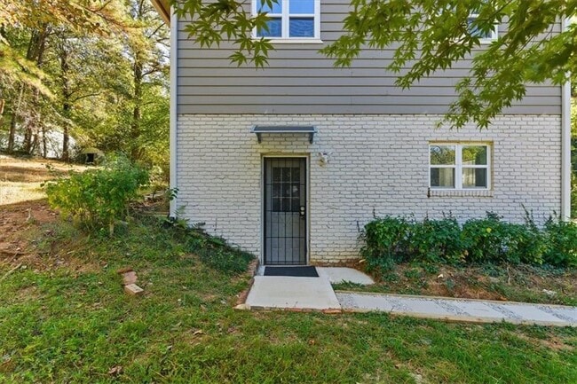 Building Photo - 3268 Briarwood Blvd