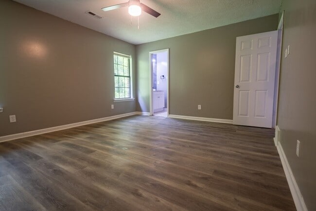 Building Photo - 4693 Deep Brook Dr
