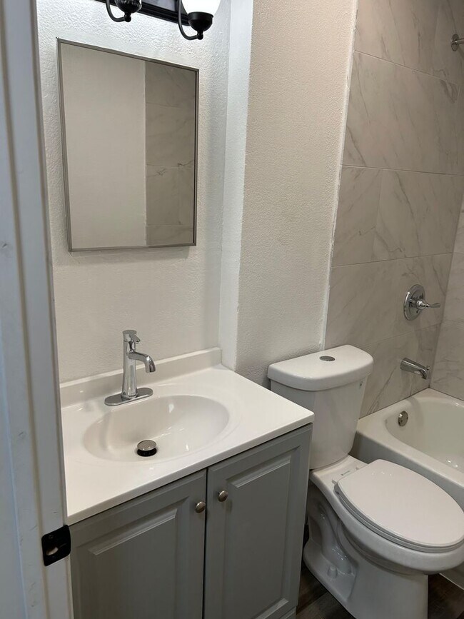 Building Photo - Newly renovated Home Available for Lease