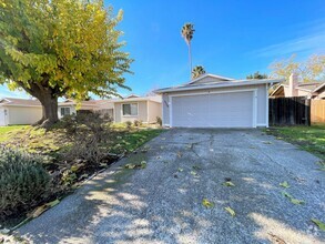 Building Photo - 3 BR 2 BA IN ROSEMONT