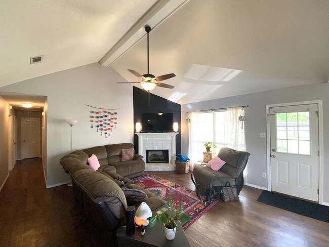 Building Photo - 1511 Homestead Dr W