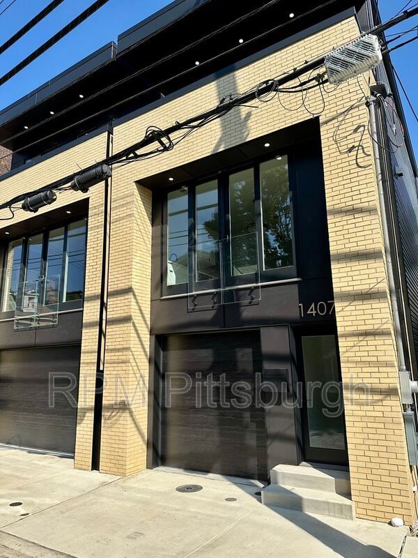 Building Photo - 1407 Sarah St