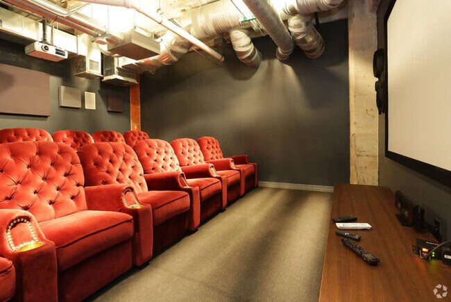 Building Photo - 500 S Ervay St