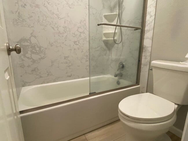 Building Photo - Remodeled 1 Bedroom 1 Bath Condo in Desira...