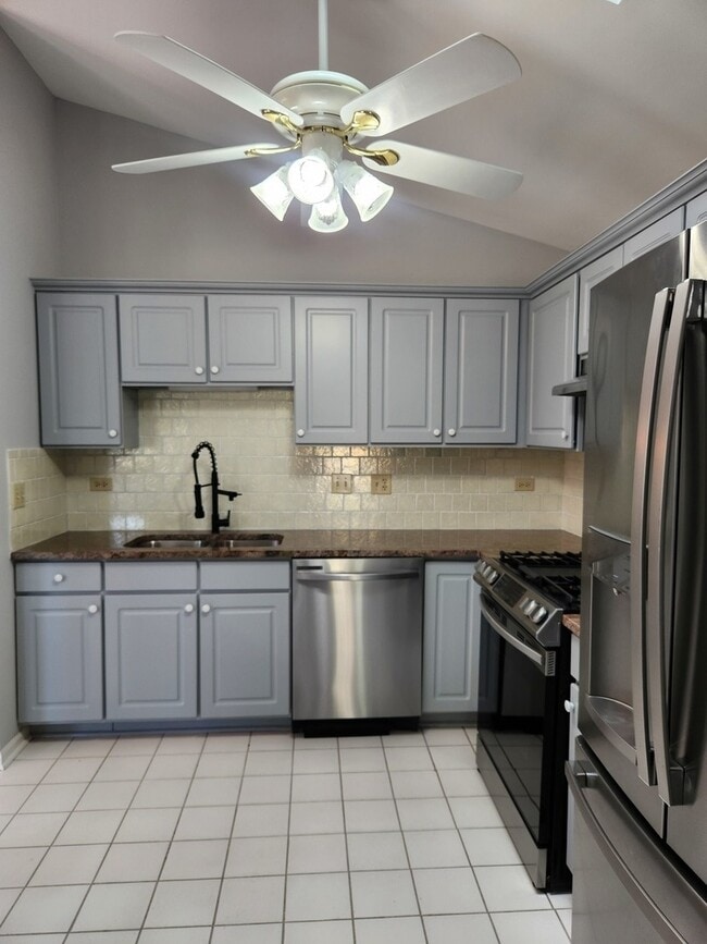 Building Photo - 2753 S Cedar Glen Dr