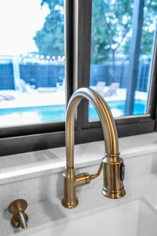 Building Photo - 6450 Perry St