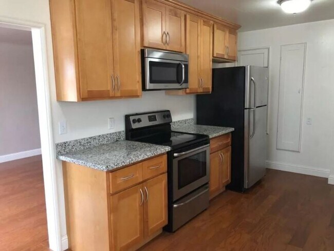 Building Photo - Caliente 4-plex