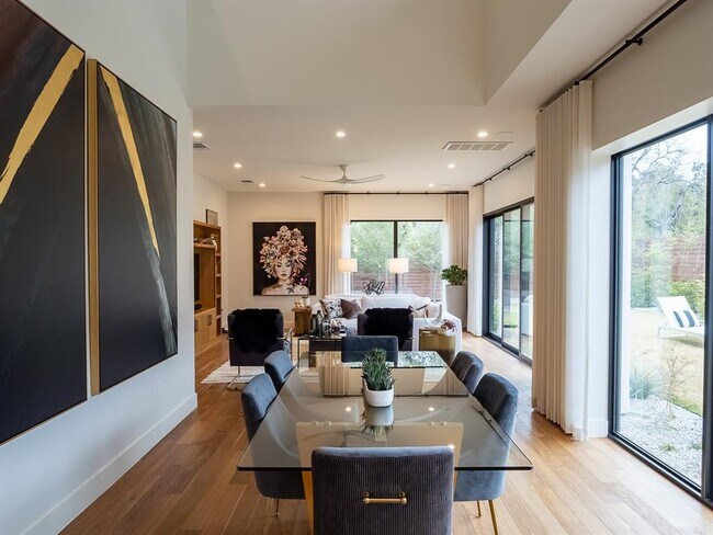 Primary Photo - 805 W Live Oak St