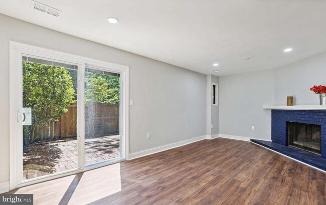 Building Photo - 7081 Leewood Forest Dr