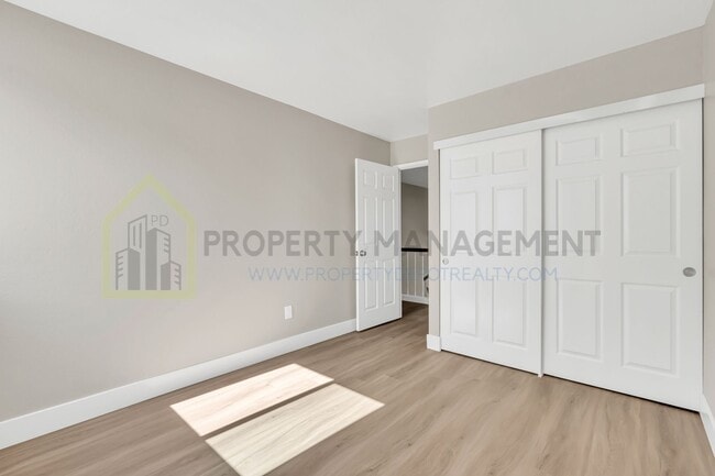 Building Photo - Completely Renovated 4-Bedroom Home with M...