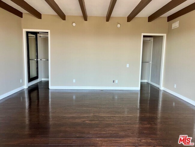 Building Photo - 6910 Los Tilos Rd
