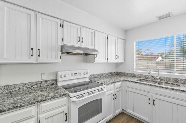 Building Photo - Wonderful East Valley Home! 4bedroom 2 Bat...