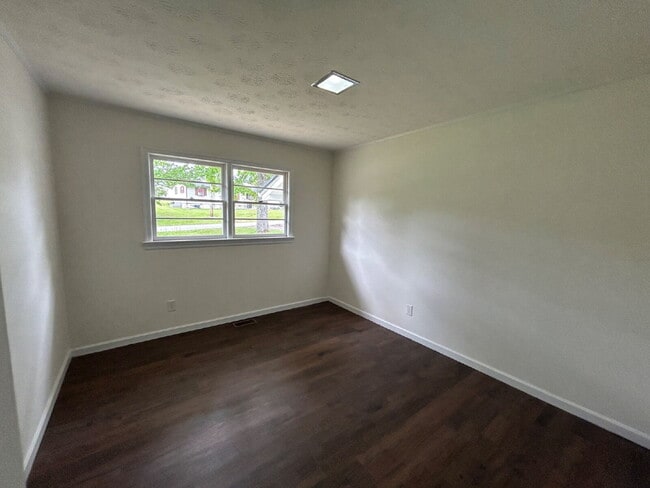 Building Photo - 3 BD 1.5 BA remodeled home for rent in Mon...
