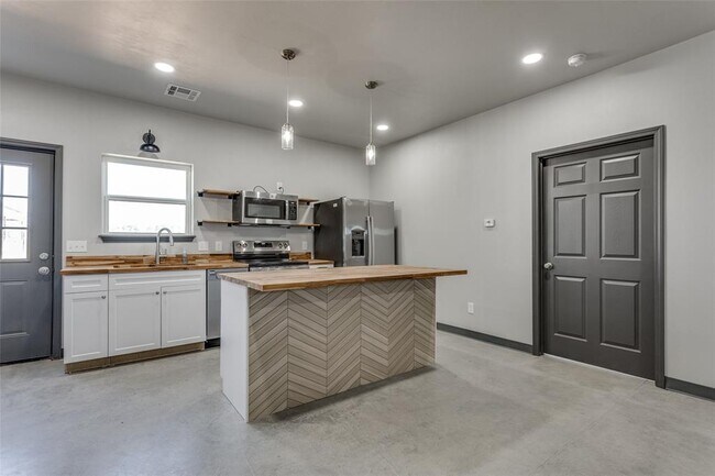 Building Photo - 12571 US-77