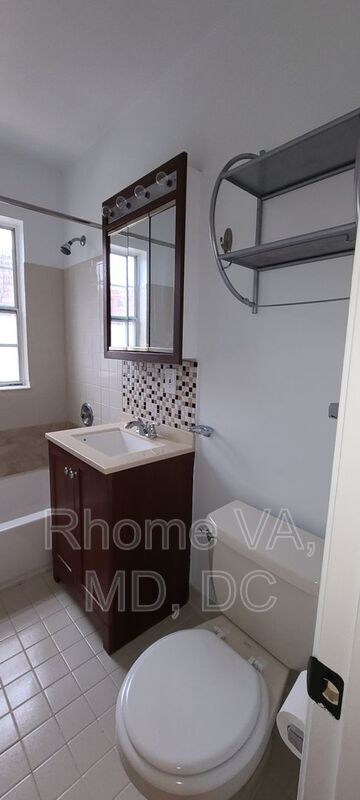 Building Photo - 1745 N Troy St