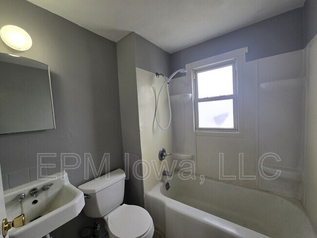 Building Photo - 269 Madison St