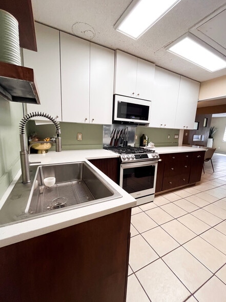 Building Photo - 1817 Ed White Way