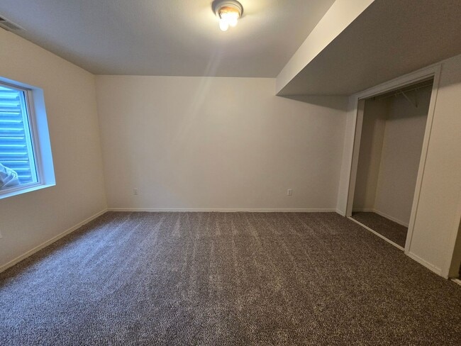 Building Photo - 4 Bedroom Ranch Style Home