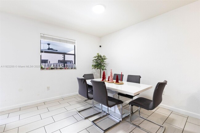 Building Photo - 15070 SW 119th Ln