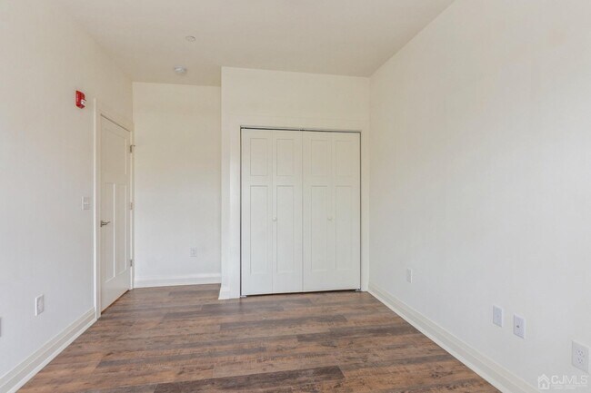 Building Photo - 361 Main St