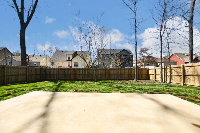 Building Photo - Pet Friendly Three Bedroom!