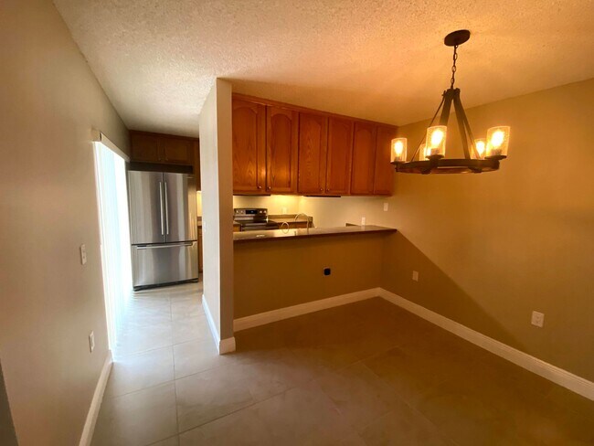 Building Photo - Beautiful and well-maintained 2BR/2BA town...
