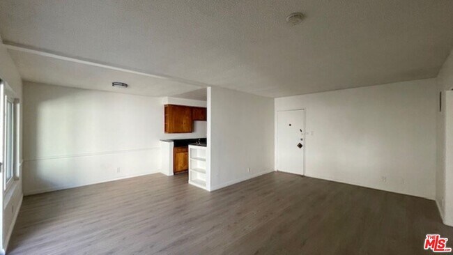 Building Photo - 832 S Gramercy Pl