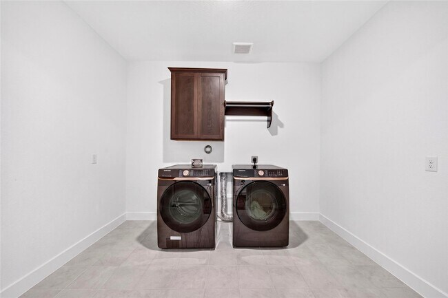 Building Photo - 9407 Sweet Palm St