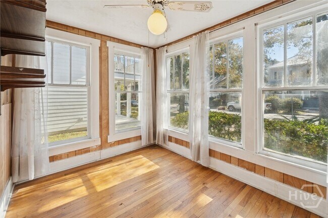 Building Photo - 742 E Park Ave