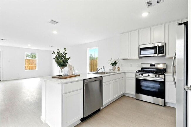 Building Photo - 18210 Via Aurelia Dr