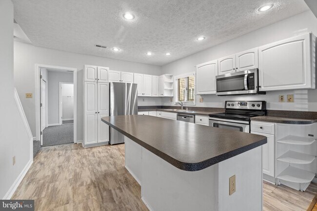 Building Photo - 516 Second St