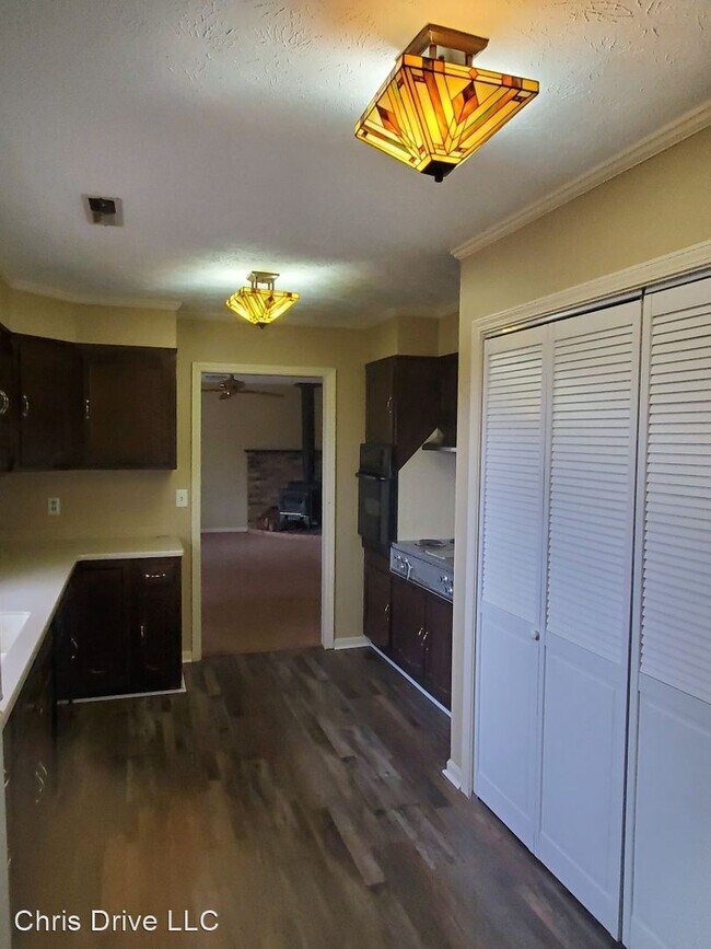 Building Photo - 3 br, 2 bath House - 402 SCOTT RD