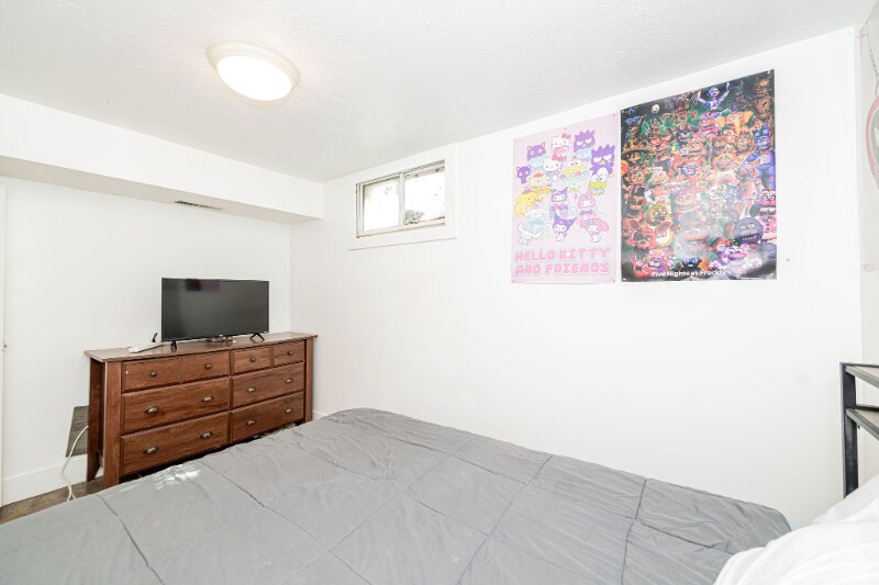 Building Photo - 1074 E 460 S St