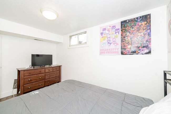 Building Photo - 1074 E 460 S St