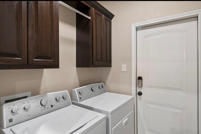 Building Photo - 112 Red Cloud Trl