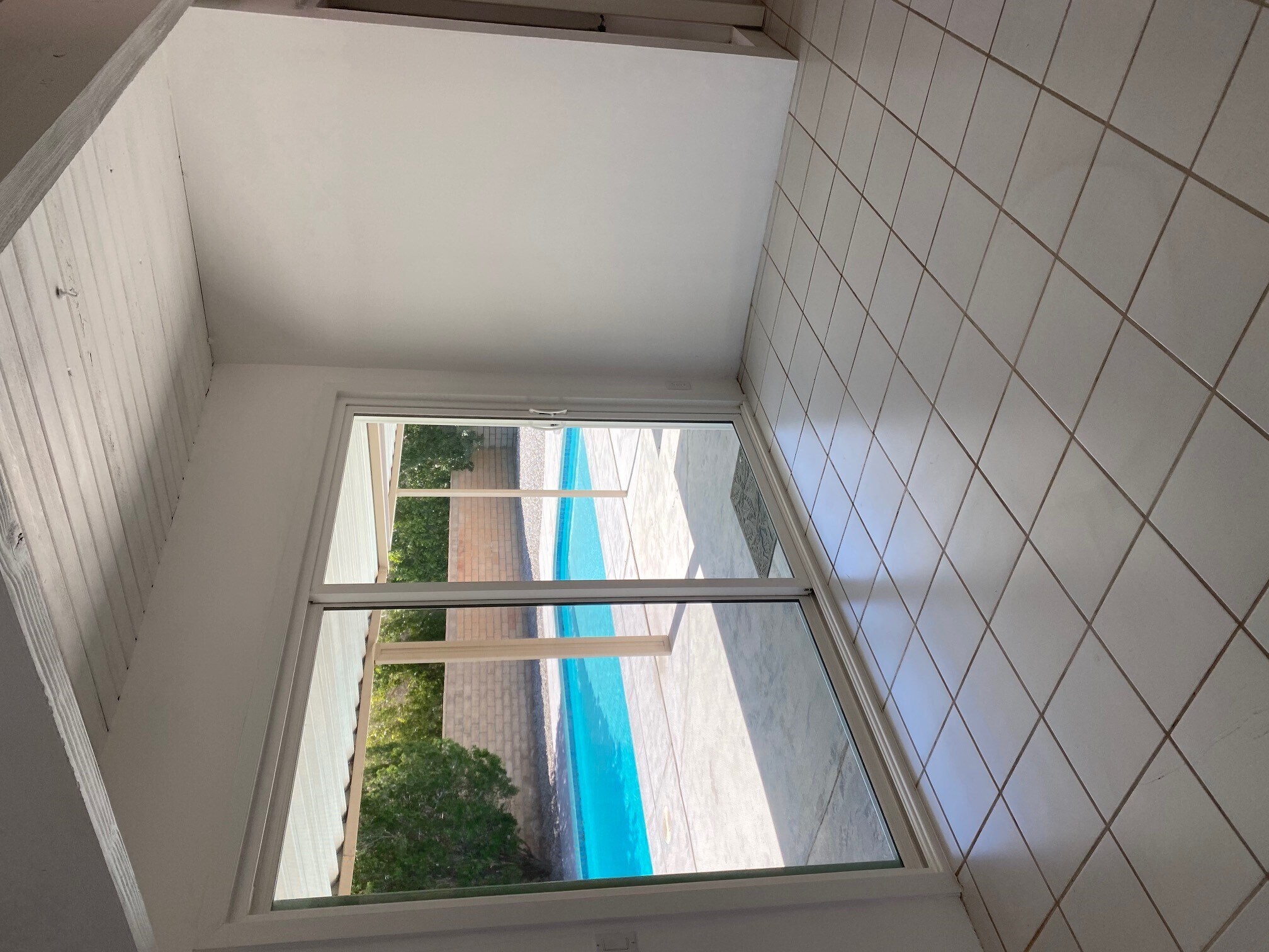 Building Photo - 601 E Racquet Club Rd