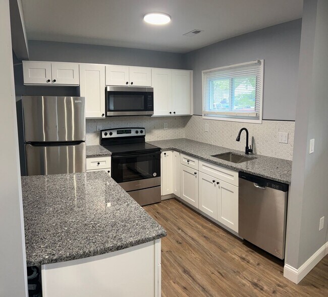 Building Photo - Pennsbury School District  Available for m...