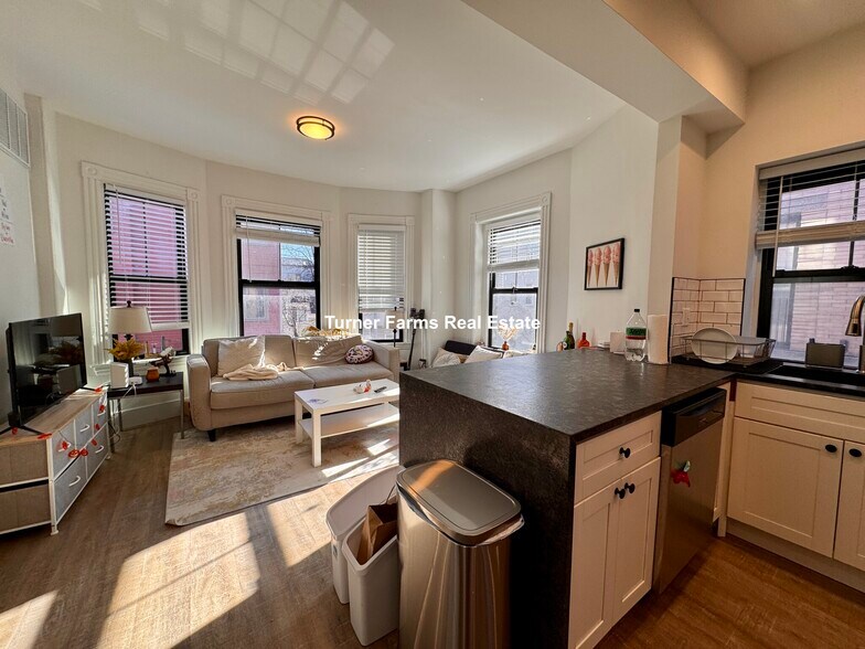 Building Photo - 1510 Tremont St