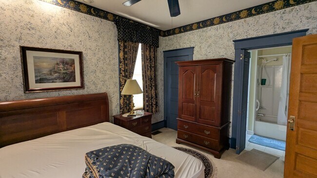 Building Photo - Welcome to this fully furnished 3-bedroom, 1.5-bath home in Massillon
