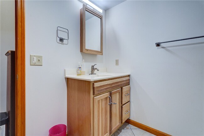 Building Photo - 2654 Whalen Rd