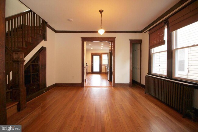 Building Photo - 2417 Otis St NE