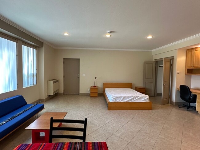 Building Photo - Furnished Studio READY NOW! electricity included!