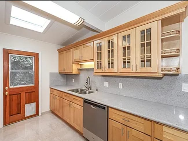 Building Photo - Beautiful Single Story 3bd House Recently ...