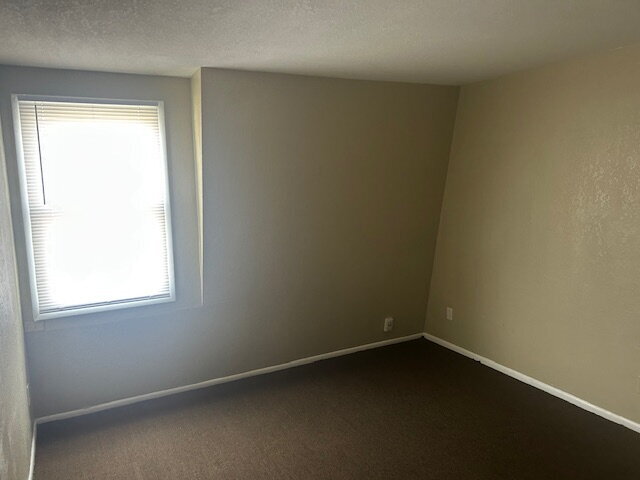 Building Photo - 3 bedroom 1.5 bath now available in the Wo...