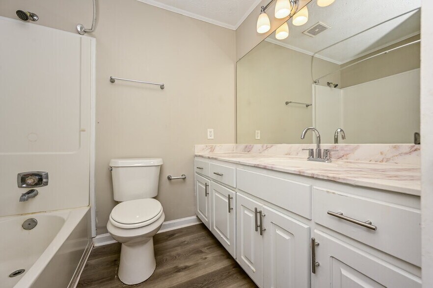 Building Photo - 120 Tanglewood Dr