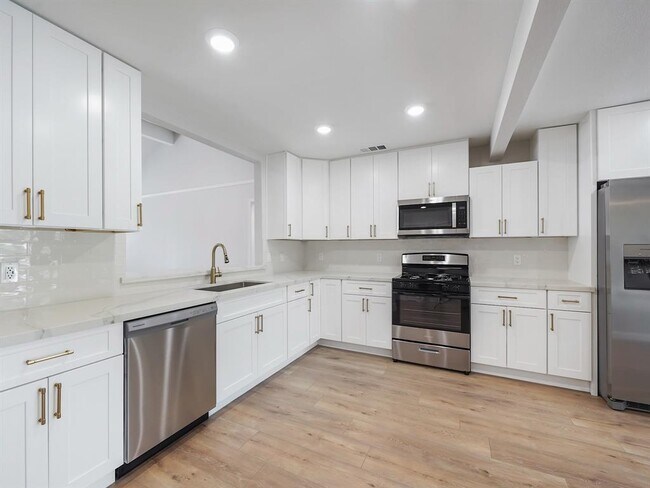 Building Photo - 13546 Wimbledon Dr