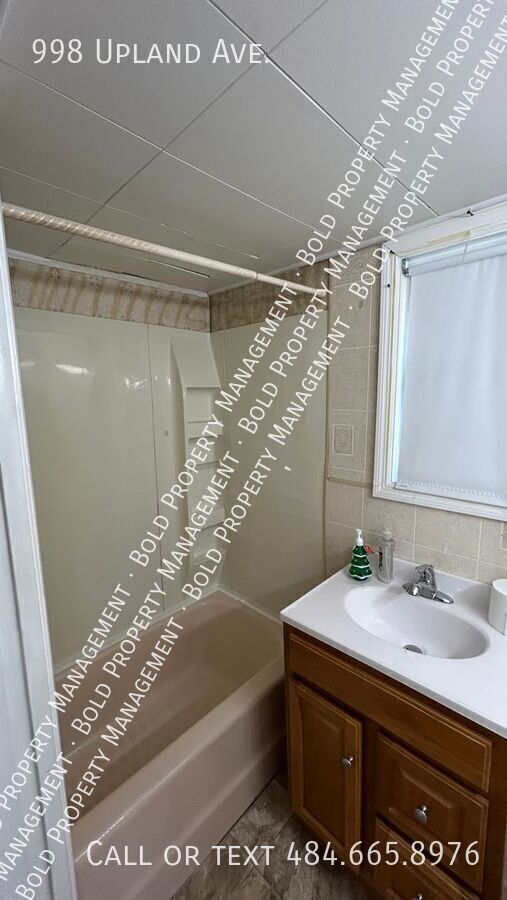 Building Photo - 998 Upland Ave