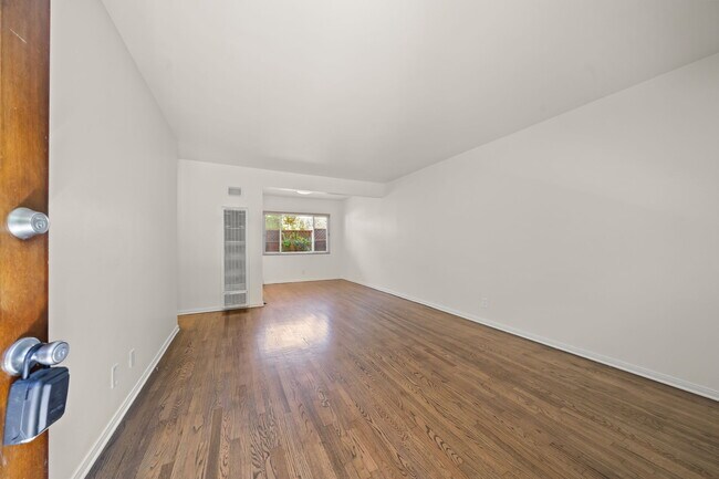 Building Photo - 1517 Harvard St