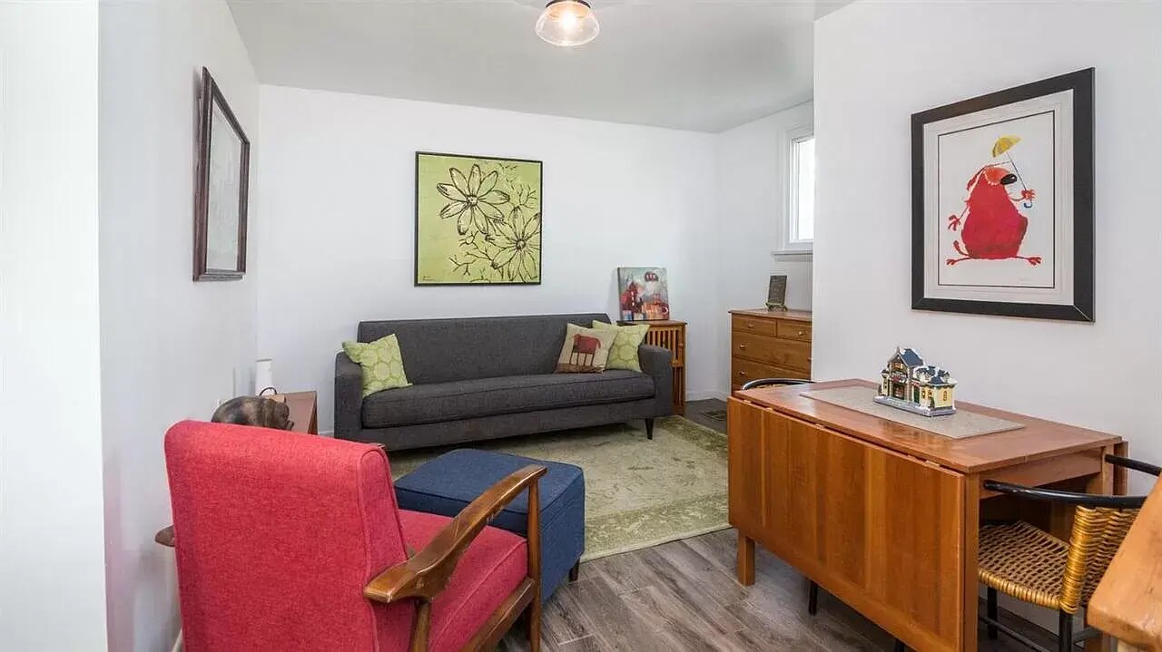 Living Room - 5010 Bolla Rd